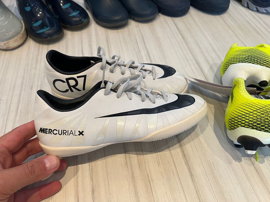 Обувки за футбол, бутонки и борцовки