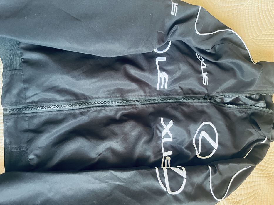 Lexus ветровкааа