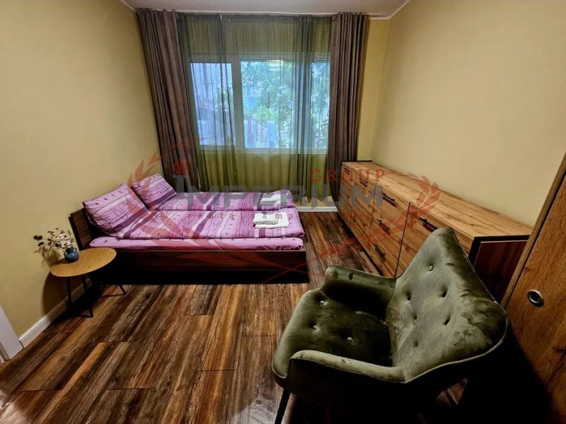 Дава се под наем Двустаен апартамент в Варна, Гръцка махала - 40 кв.м за 561 € - Снимка #1