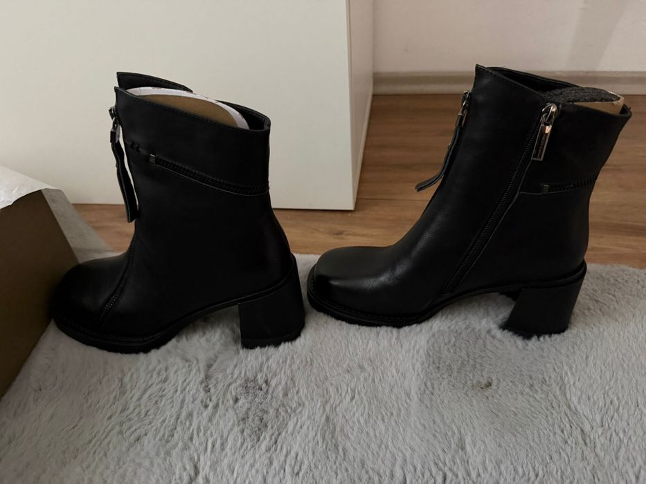 Botine cu toc Cesare Gaspari, negre mărimea 37