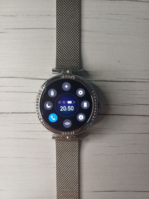 Ceas smartwatch.