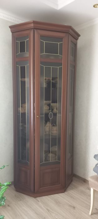 Буфет угловая. Срочно пролается