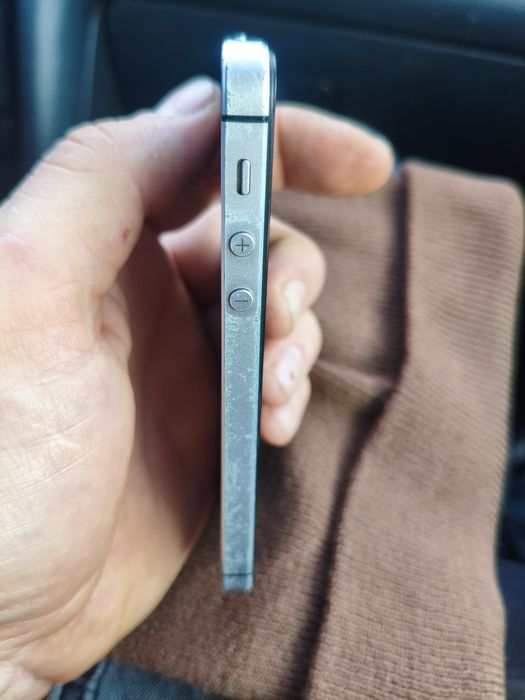 IPhone SE 64гб grey