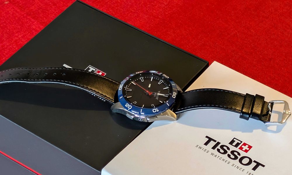 Хибриден смарт часовник Tissot T-Touch Connect Sport в гаранция