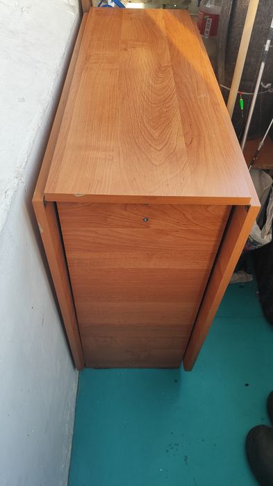 Продам стол книжку