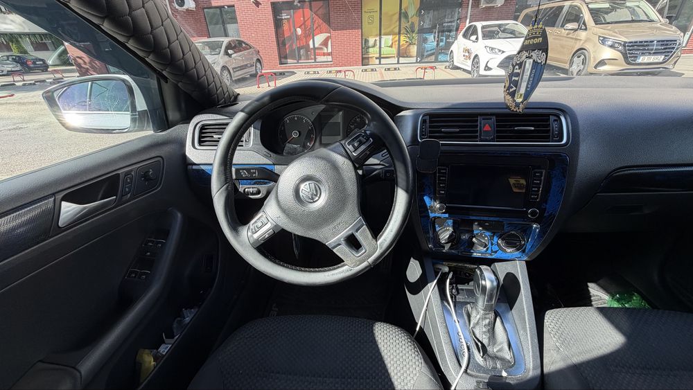 VOLKSWAGEN Jetta 2012 — imagine 5