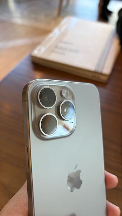 Продам iphone 15 pro max 256gb