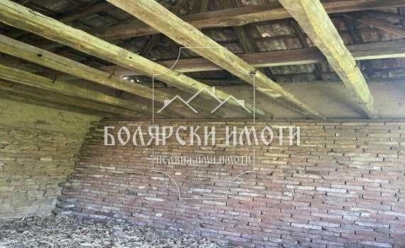 Дворно място със стопанска постройка в село Обединение