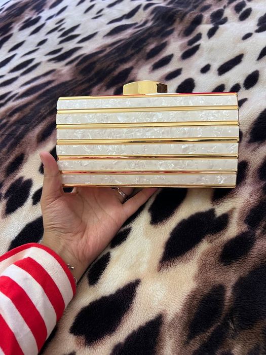 Продается вечерние платья и сумки новый