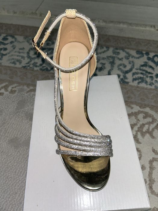 Продам новые туфли 38 размера