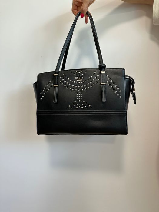 Чанта Guess черна