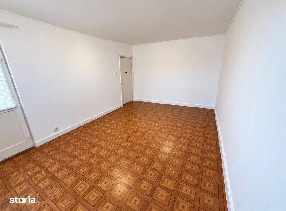 Apartament decpmandat . zona Paucrari /Canta