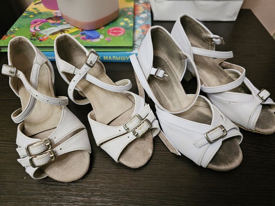 Продаю детские бальные туфли