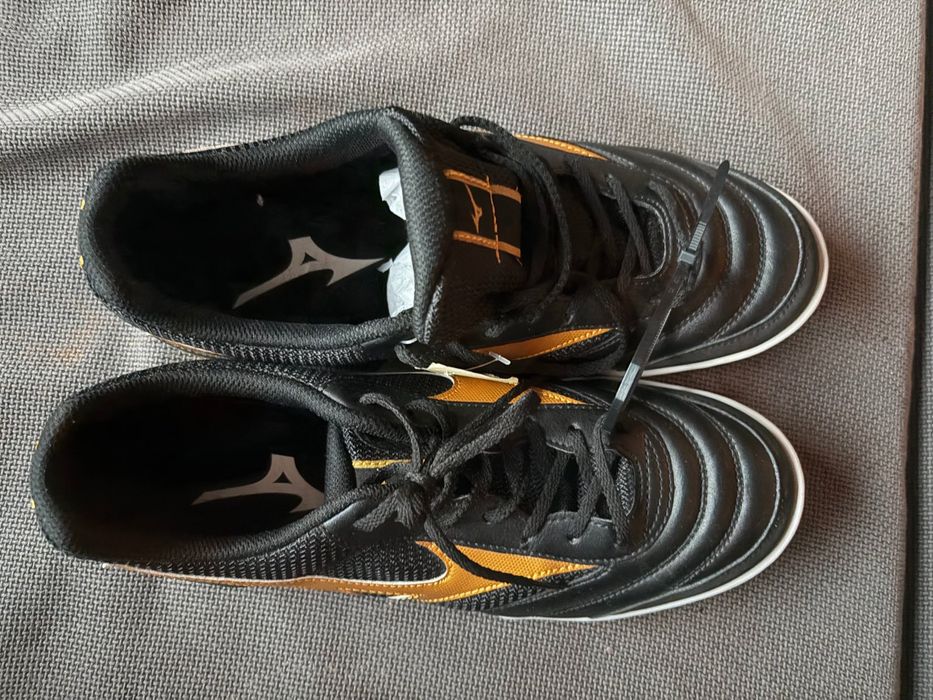 Pantofi sală Mizuno Morelia Sala Club IN negru/auriu – noi