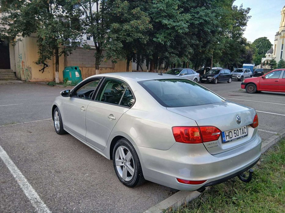 Volkswagen Jetta 2011, 1.6 TDI 105 CP. 4600 Euro negociabil.