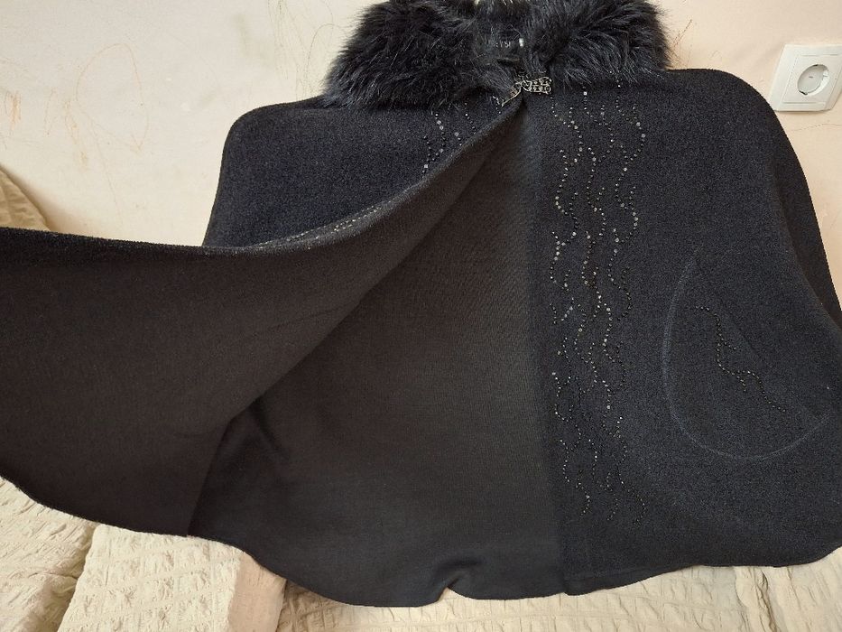 Продаётся женский кардиган пончо