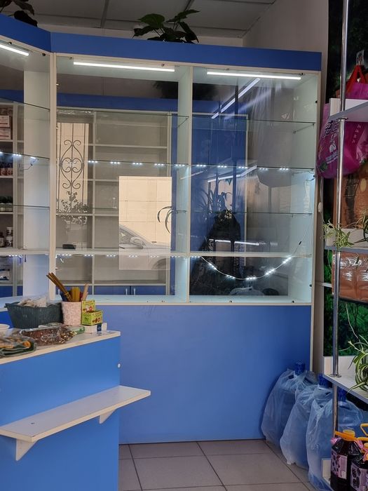 Продам стеклянные витрины