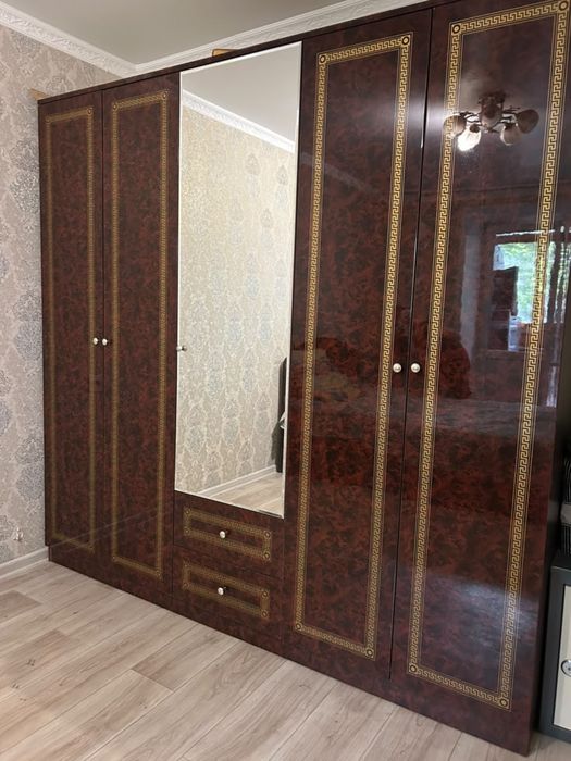 Срочно продается спальный гарнитур