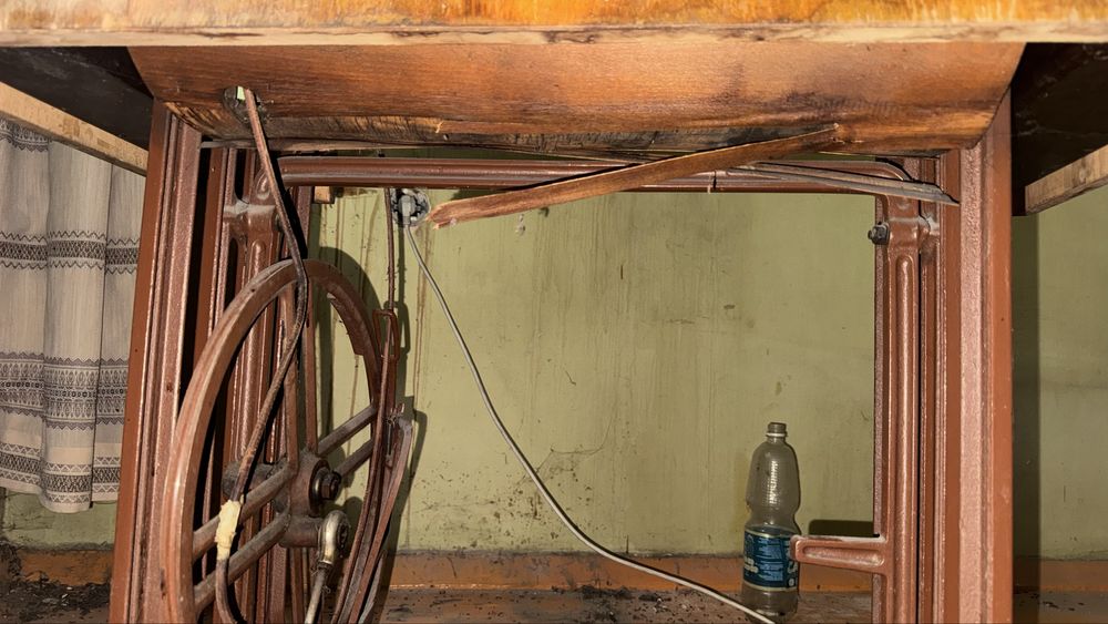 Швейная машинка со столом lada 237-1