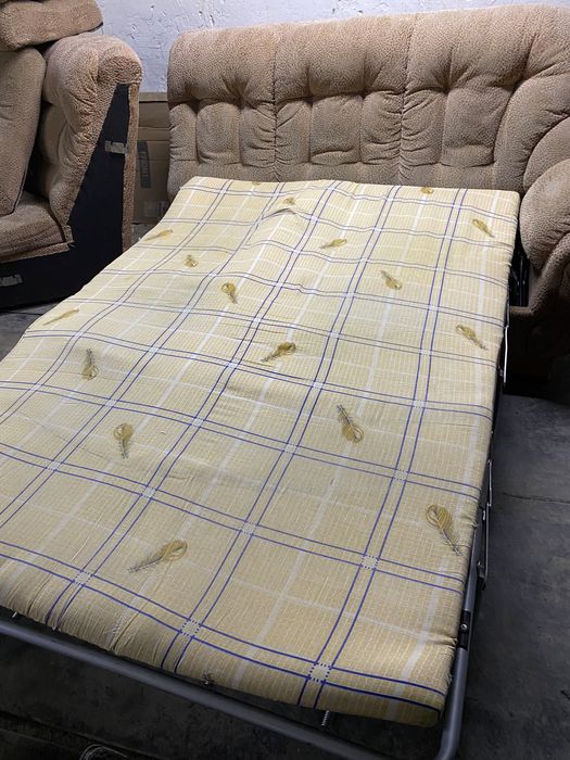 Продам угловой диван и кресло б/у