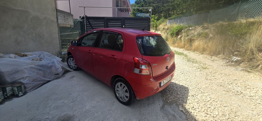 Toyota Yaris 1.0 бензин, 2011 г
