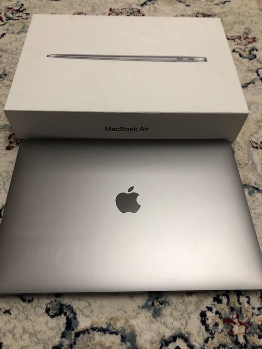 MacBook Air (Apple)