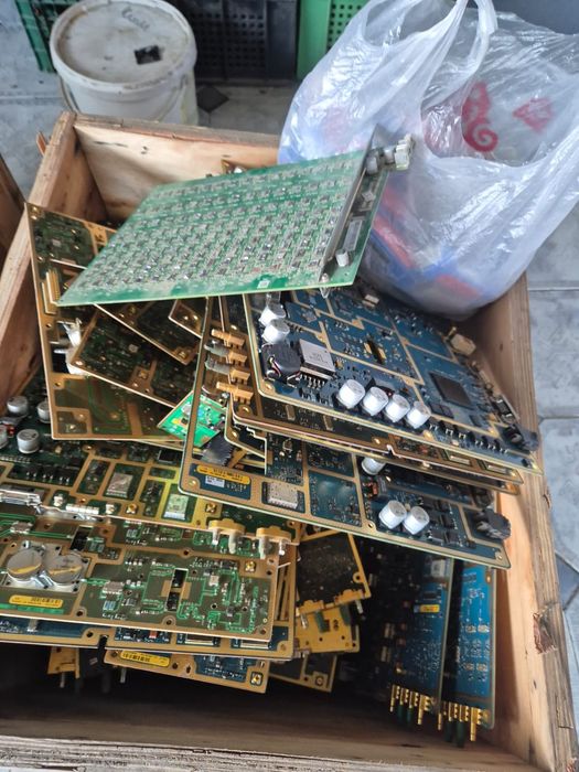 Принимаем материнской платы