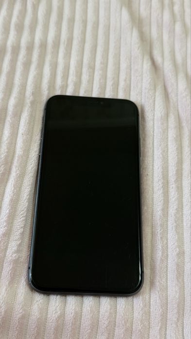 Iphone 11, 128 гб + AirPods Max