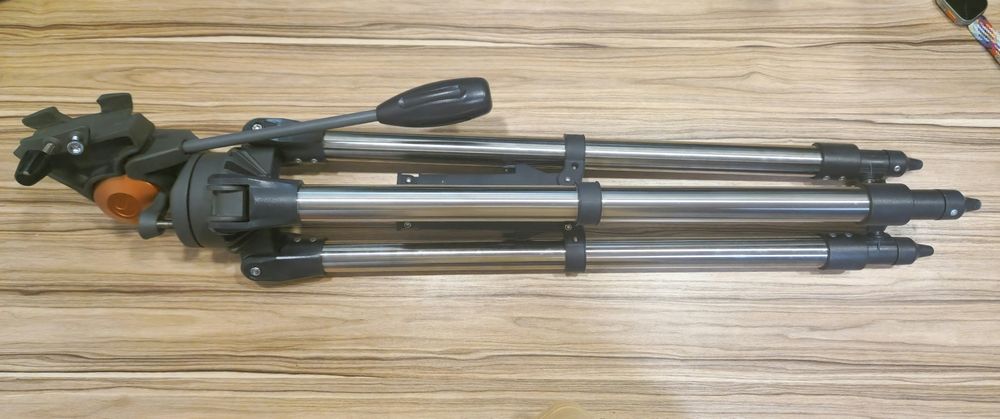 Телескоп Celestron AstroMaster 70/900