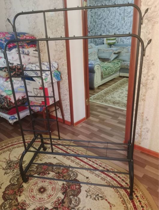 Стойка вешалка.