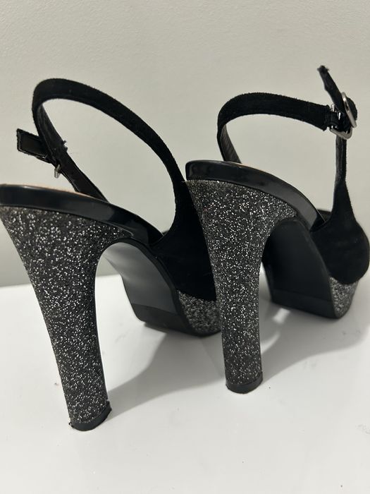 Туфли чёрные на высоких каблуках