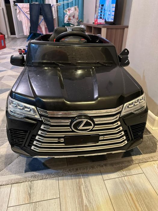 Детская машинка на пульте