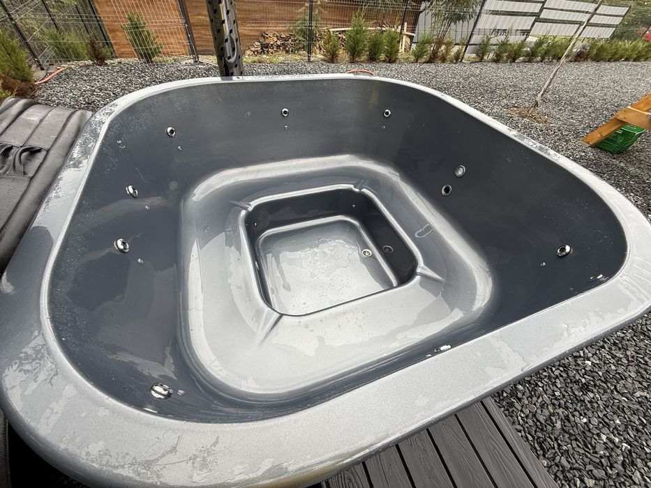 Ciubar  jacuzzi Hidromasaj Aero Masaj 8-10 peroane , acrilic