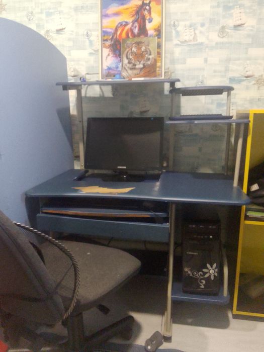 Комп вместе со столом рабочий