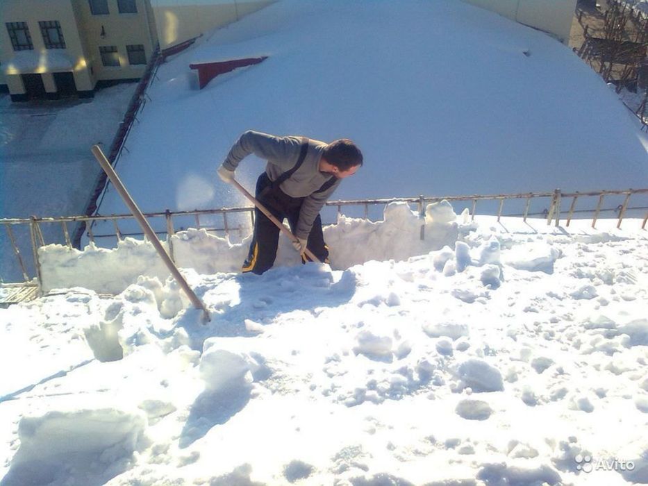 Чистка снега  уборка територии