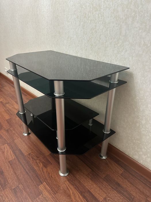 Продается тумба под телевизор.