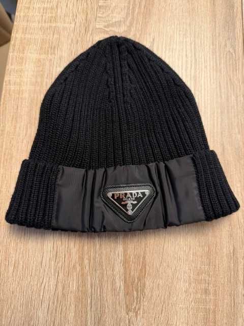 Caciula neagra PRADA