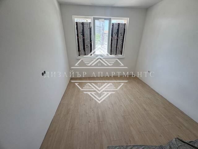 Продава се Къща в Карнобат - 181 кв.м за 1023 €/кв.м - Снимка #1
