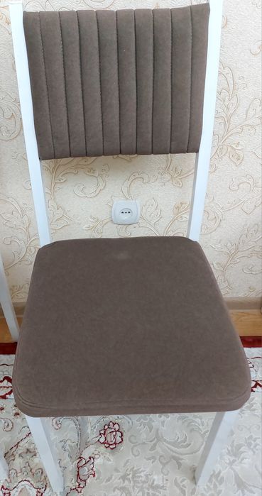 Стол со стульями