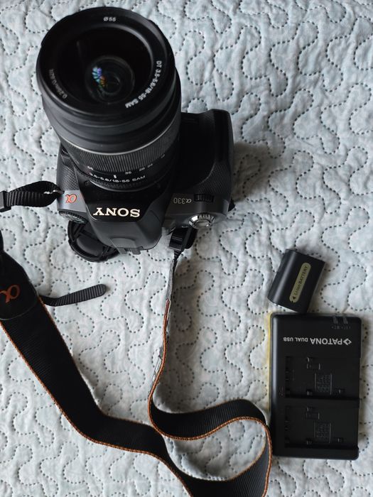 Sony Alpha A330 DSLR + обектив 18-55 + 2 батерии + зарядно