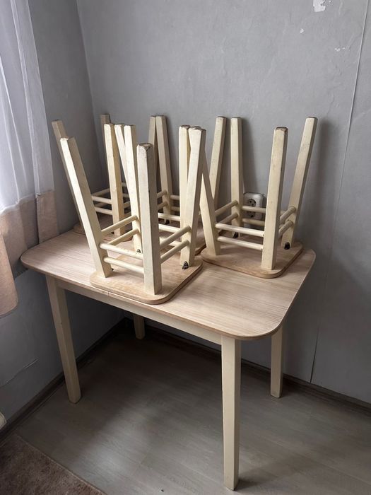 Продам стол и стулья