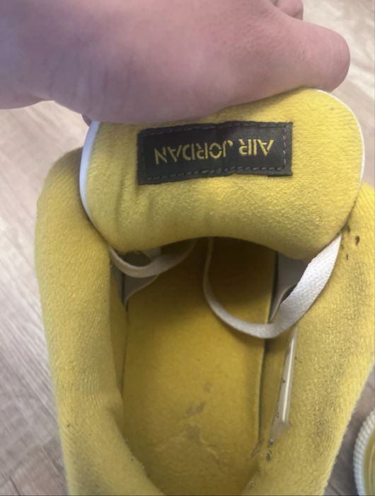 Jordan 4 vivid sulfur