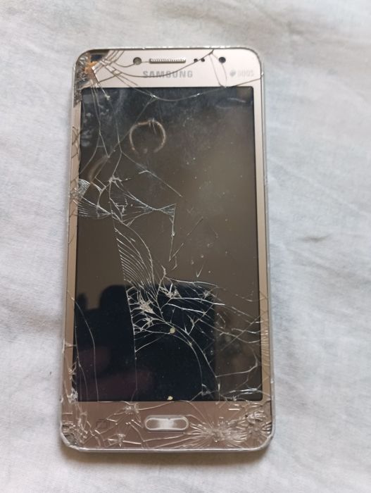 Смартфон Samsung J5 на запчасти.