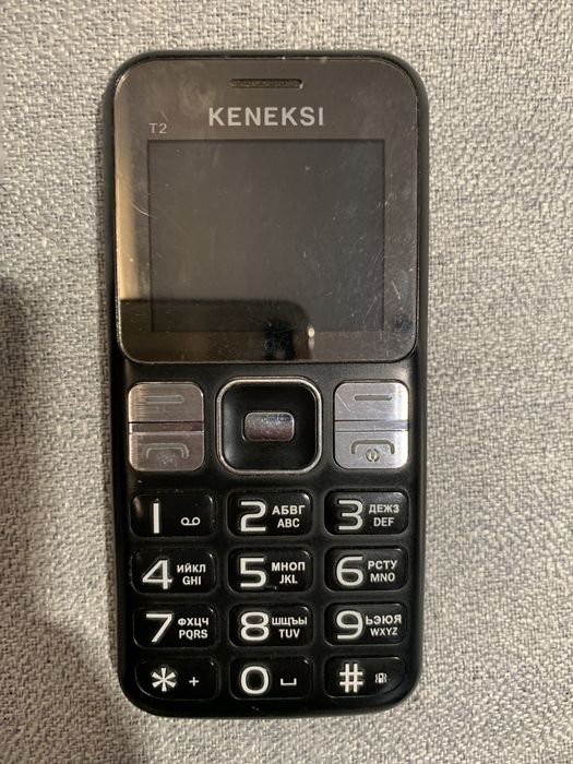 Кнопочный телефон keneksi с наушниками