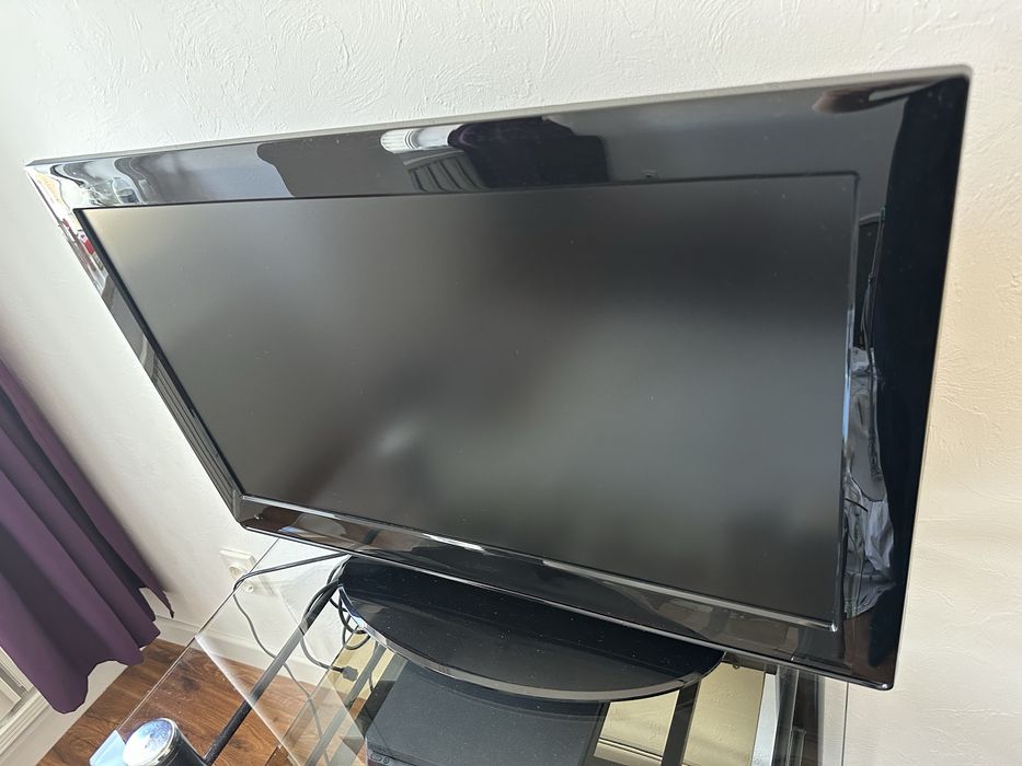 ЖК телевизор 32”