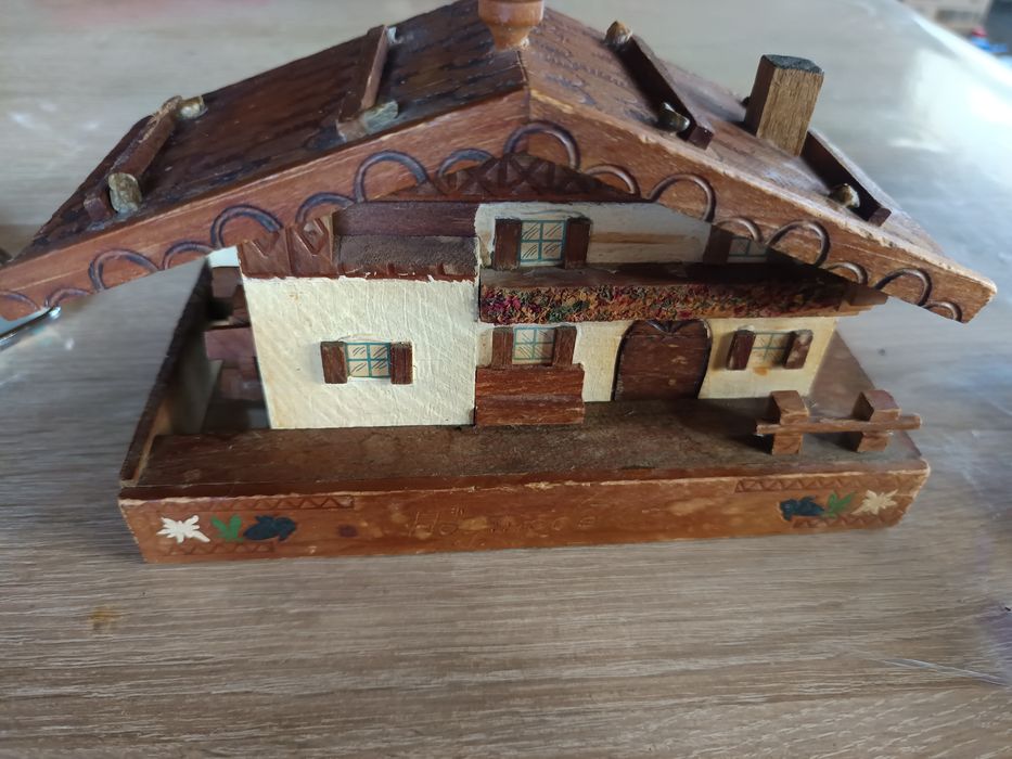 Casută muzicală elvețiană din lemn Reuge – Stil cabană tiroleză / Vintage