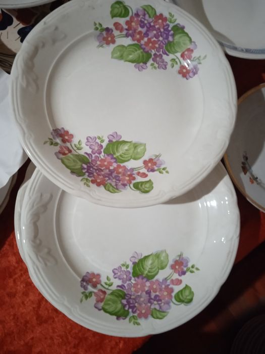 Тарелки мелкие и глубокие, большие и маленькие, салатницы Новые