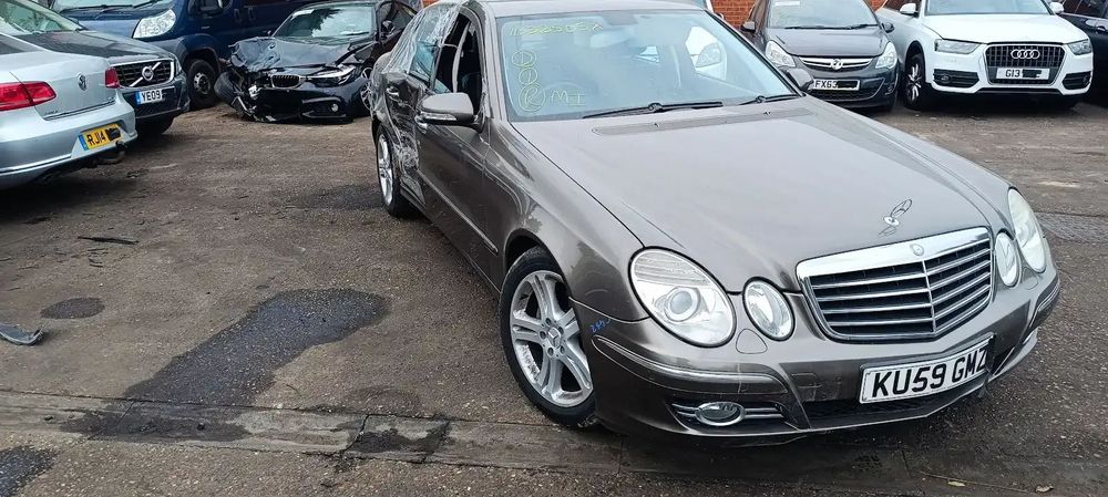 Dezmembrari / Dezmembrez E320 (W211) 45690 cutie viteze automată cod culoare 963 (MANUFAKTUR gri indium - vopsea metalizată)