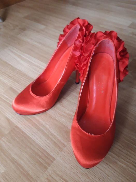 Pantofi cu toc cui satinati