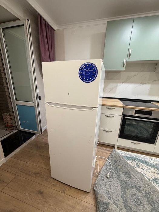 Продаём холодильник